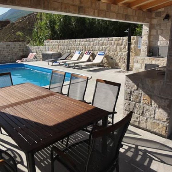 Kuhinja, Villa Riva, Villa Riva s privatnim bazenom u Dubrovniku Dubrovnik